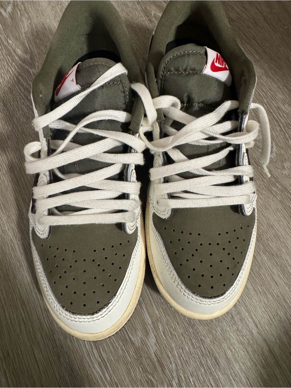 Nike Kids Olive Green and Cream Low-Top Sneakers with White Laces